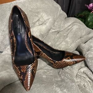 Beautiful faux snakeskin pumps